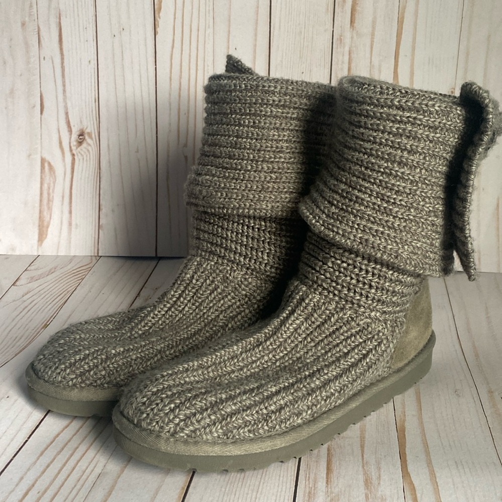 Ugg Classic Cardy Boot, women’s size 6